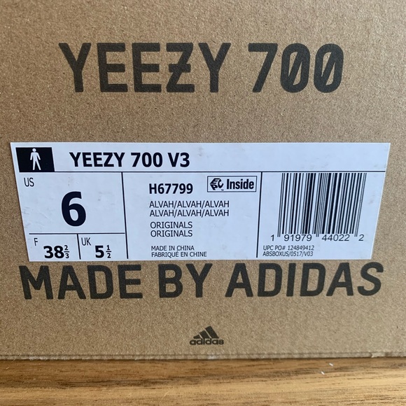 Yeezy 700 V3 - Picture 3 of 5